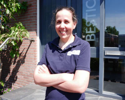 Ein Blick hinter die Kulissen bei Insect Heroes: Begleite einen Insektenzüchter bei seiner Arbeit